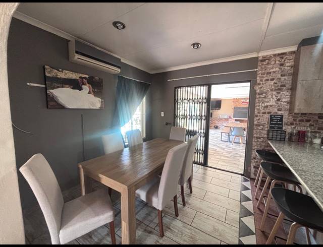 4 BEDROOM HOUSE FOR SALE IN PIERRE VAN RYNEVELD